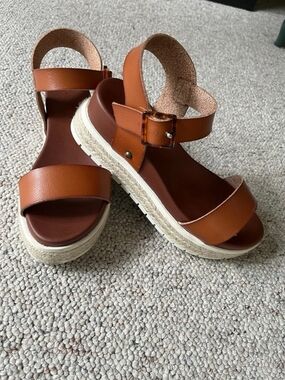 MIA-KIERA ESPADRILLE PLATFORM SANDAL (WOMEN) 5.5M, COGNAC-LikeNEW